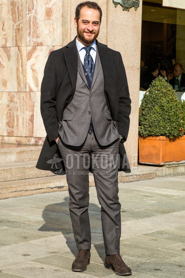Men's coordinate and outfit with plain black chester coat, plain white shirt, plain navy cardigan, brown suede shoes leather shoes, plain gray suit and navy dot tie.