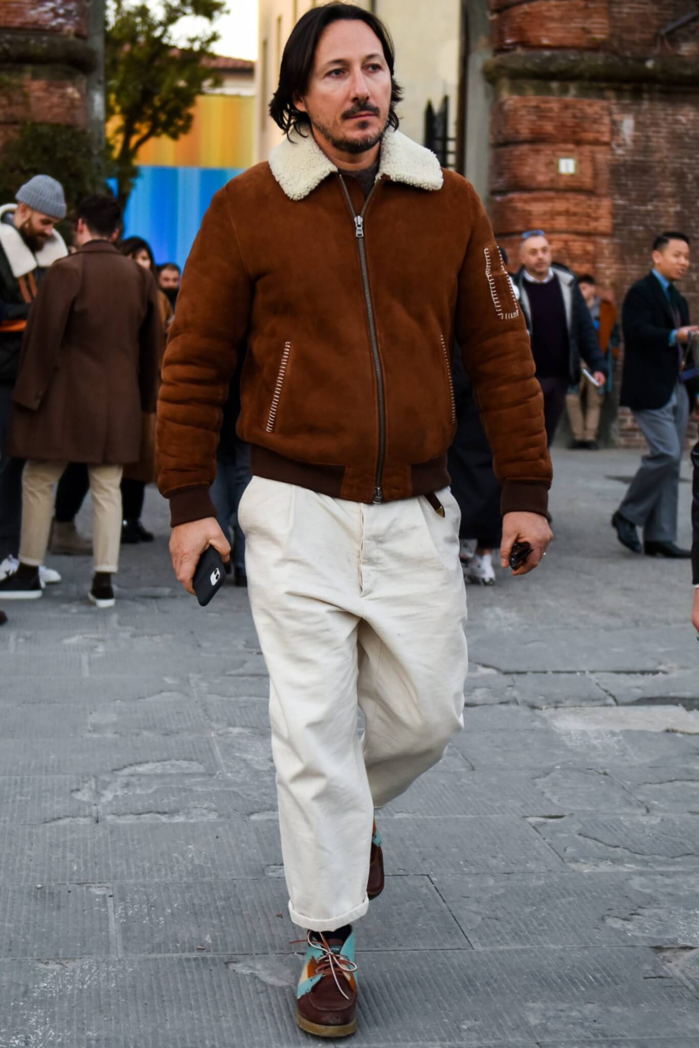 白パンツ メンズ コーデ 特集 秋冬の着こなしを軽やかに仕上げた注目スナップを紹介 メンズファッションメディア Otokomaeotokomae 男前研究所