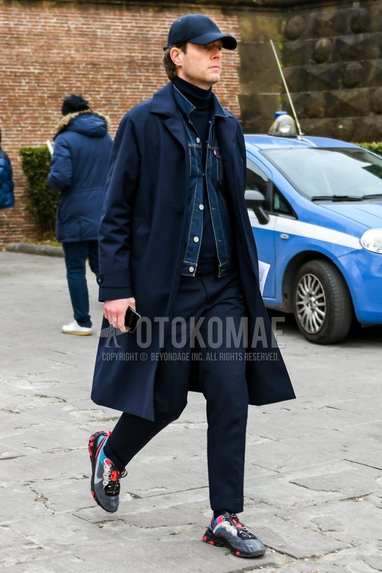 Dark gray solid color baseball cap, navy solid color stainless steel collar coat, navy solid color denim jacket, navy solid color turtleneck knit, navy solid color slacks, black solid color socks, Nike React Element 87 gray low cut sneakers. Men's Codes and Outfits.