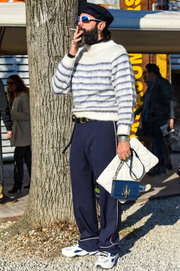 Raise the level of skill by dressing in a limited number of colors for a unique item-use coordinating style.