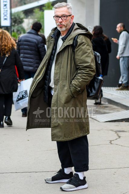 Men's coordinate and outfit with solid color glasses, olive green solid color hooded coat, solid color black inner down, solid color gray sweater, solid color black wide pants, solid color white socks, and black low-cut sneakers.