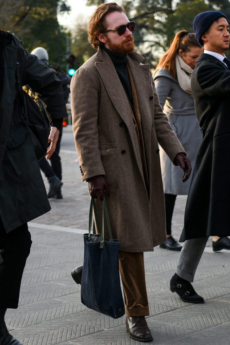 A single black item is recommended for a style that makes full use of brown