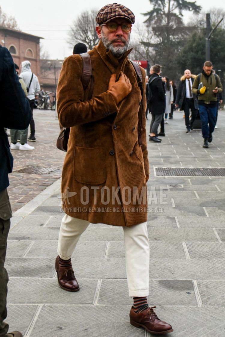 Men's coordinate and outfit with brown checked cap, plain glasses, plain brown chester coat, plain white cotton pants, and brown plain toe leather shoes.