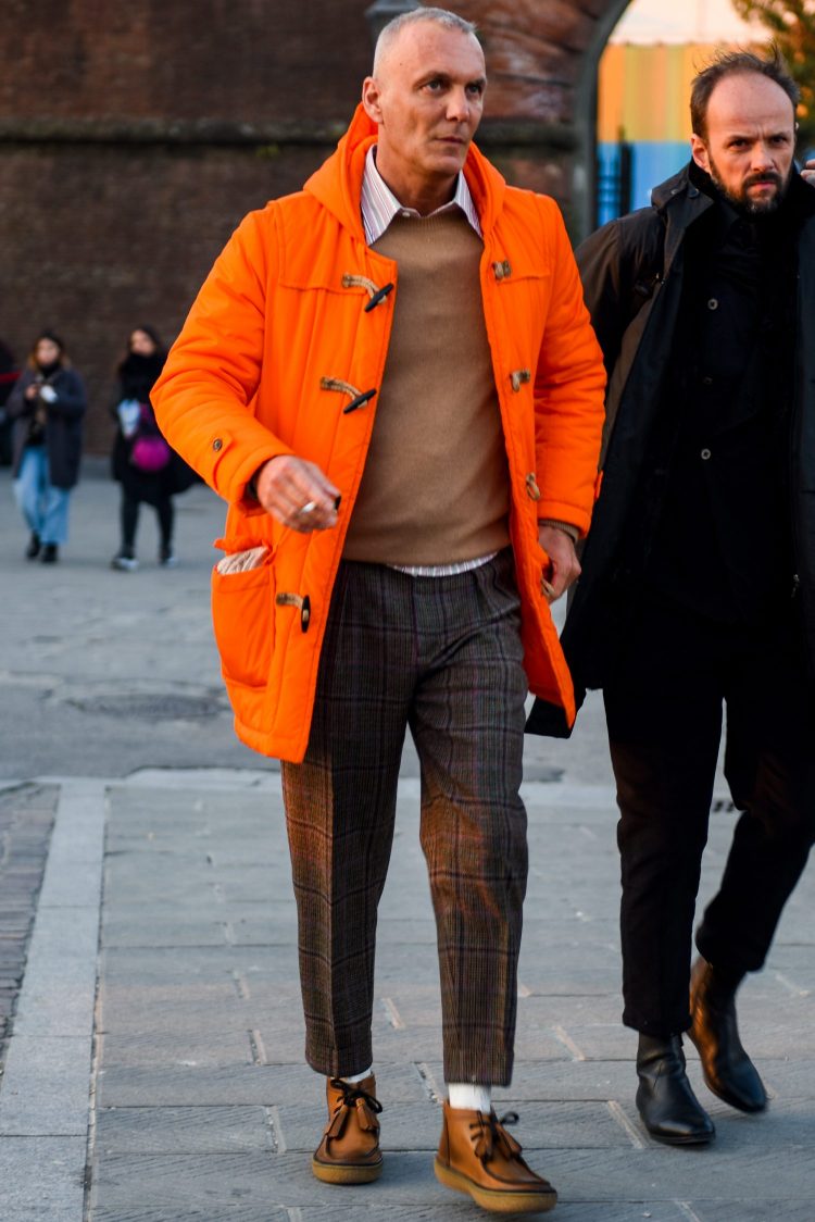 If you want to give your duffle coat coordinate a unique look, choose a color with impact.