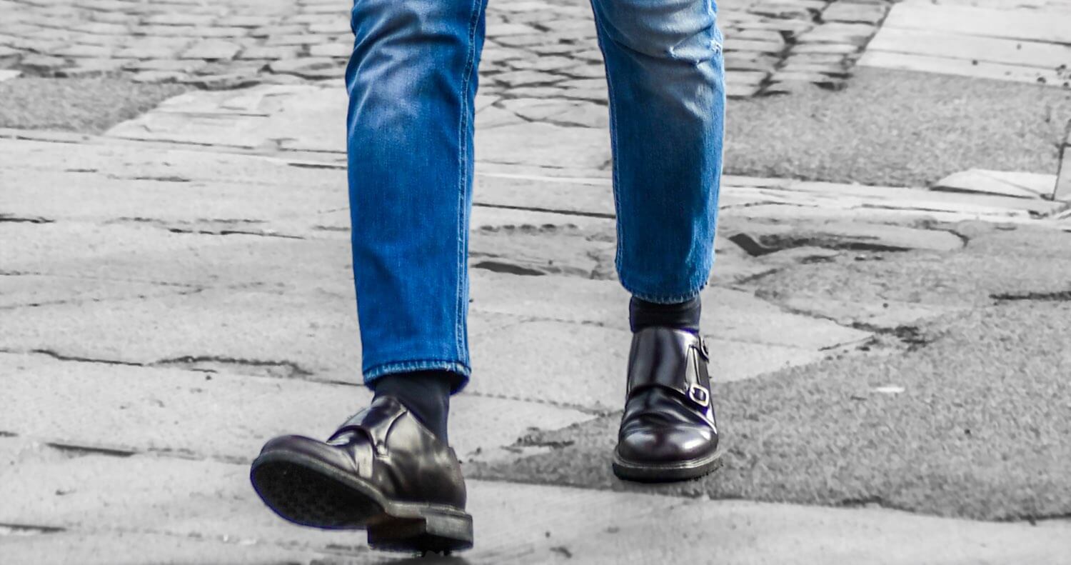 ジーンズ 革靴の合わせ方やコーデのコツとは メンズファッションメディア Otokomaeotokomae 男前研究所