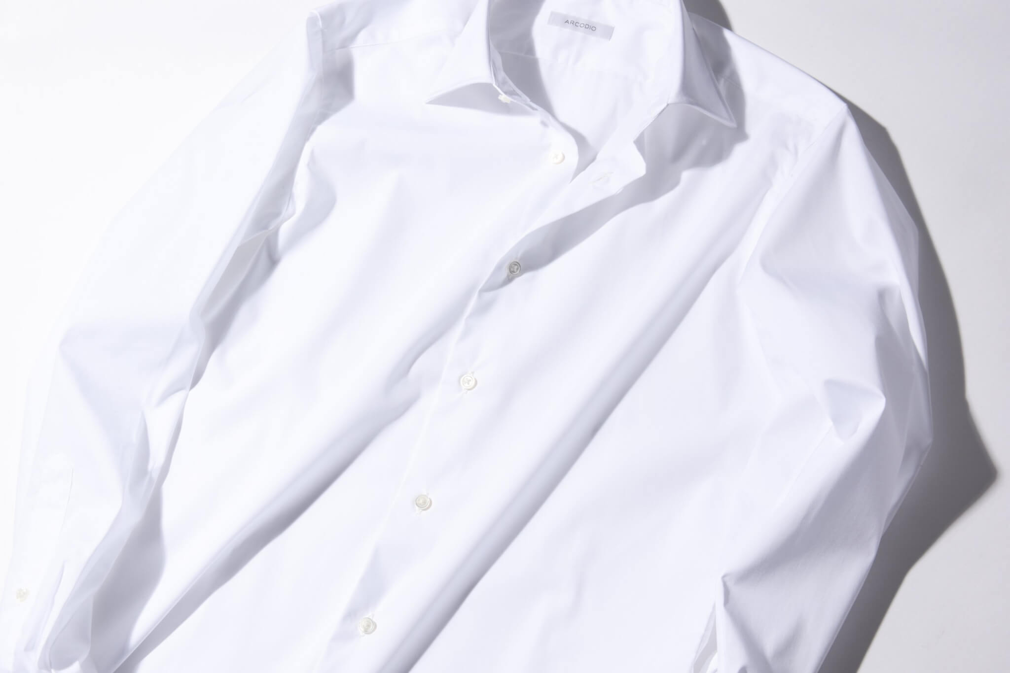 コスパ最強の白シャツブランドarcodioから待望の新作が登場 定番ブロード生地を改良した 3functionシャツ とは メンズファッションメディア Otokomaeotokomae 男前研究所