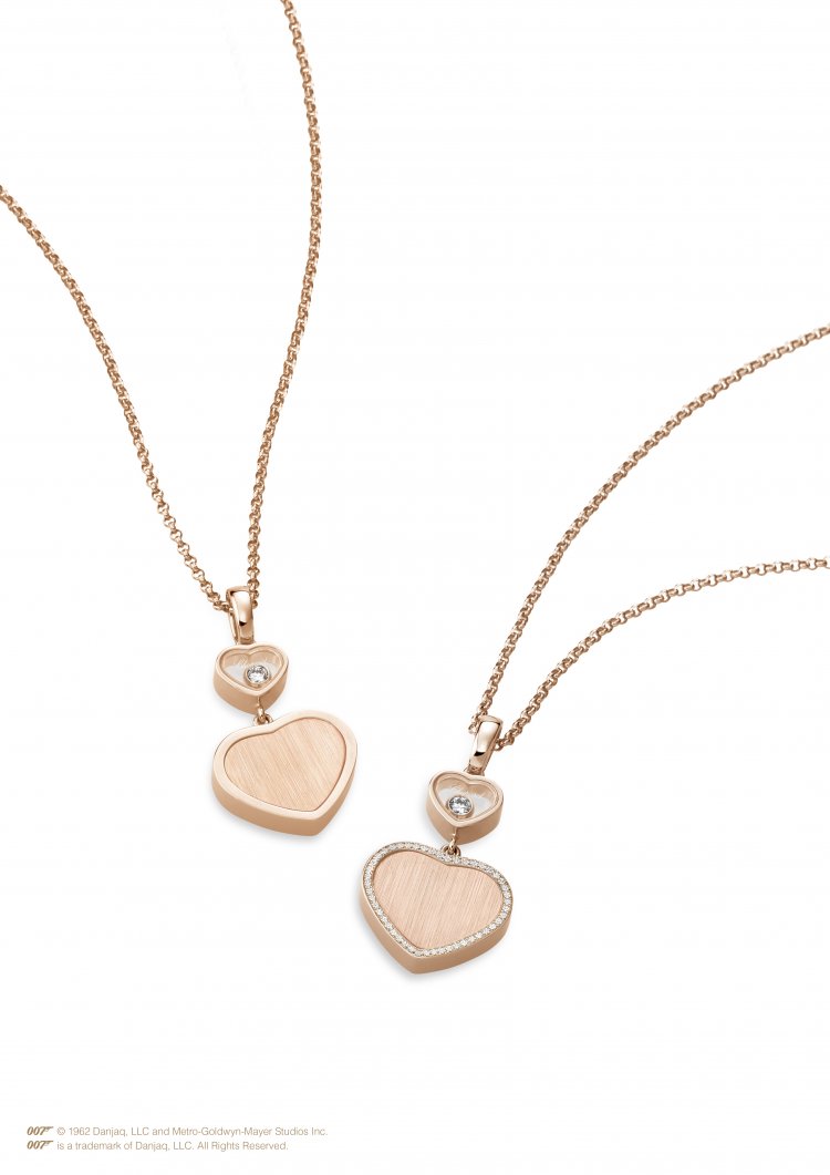 The "Big Heart" in gold and the "Small Heart" in diamonds create a harmony in this gorgeous collection.