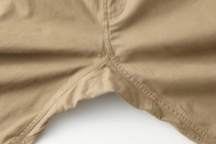 Gramichi features (1) "Gusset crotch" that allows the legs to be opened to the point where it is possible.