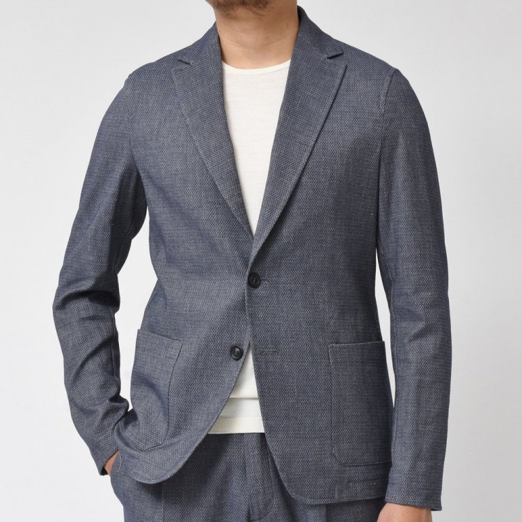 Casual summer office wear recommended item (2): Wear a jacket like a shirt! Shirt jackets" look solid but are lightweight and comfortable to wear.
