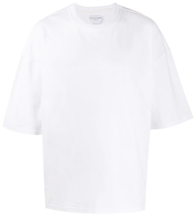 Tシャツスタイルをおしゃれにする「ドロップショルダー」とは 