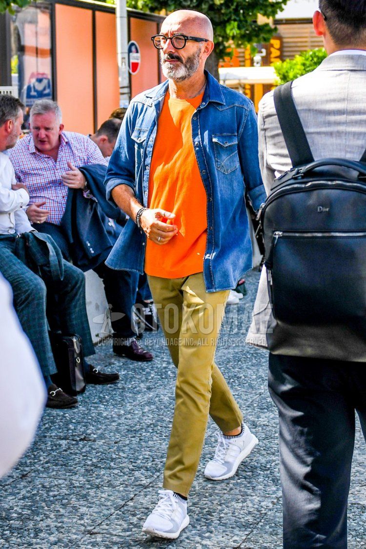 オレンジtシャツ コーデ特集 ビタミンカラーで明るい印象に仕上げたメンズの着こなし紹介 メンズファッションメディア Faoswalim ページ 3