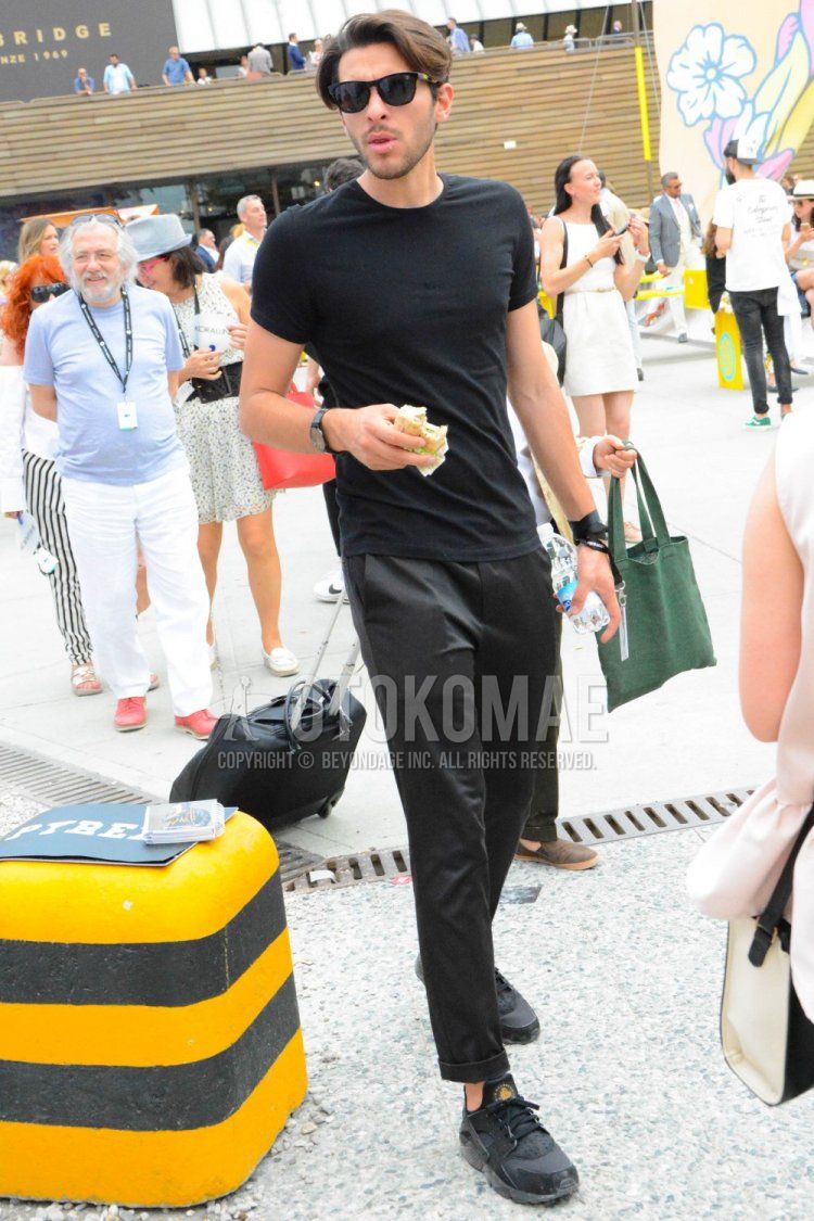 Men's spring/summer coordinate and outfit with plain black sunglasses, plain black t-shirt, plain black chinos, and Nike Air Harachi black low-cut sneakers.