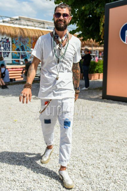 Summer men's coordinate and outfit with plain black sunglasses, white stole bandana/neckerchief, plain white t-shirt, plain white denim/jeans, and white low-cut sneakers.