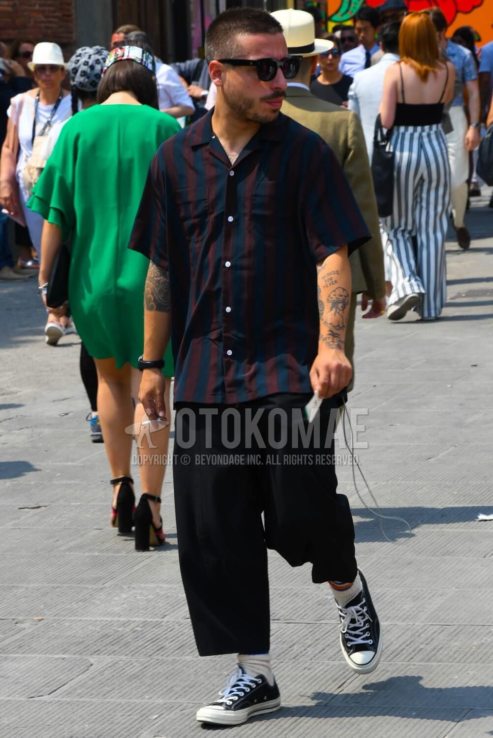 黒ワイドパンツ コーデ特集 ゆるめにキメたメンズの着こなし おすすめのアイテム紹介 メンズファッションメディア Otokomae 男前研究所 ページ 5 ページ 5