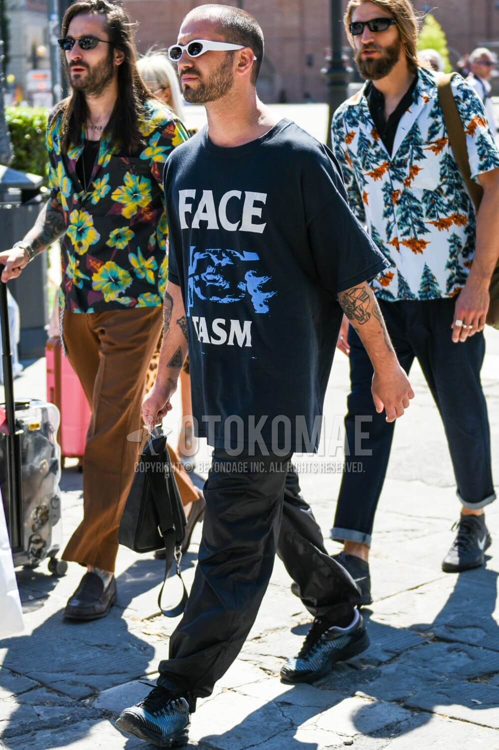 ビッグtシャツ コーデ特集 好バランスにまとめたメンズ着こなし アイテムを紹介 メンズファッションメディア Iicf ページ 3iicf 男前研究所 ページ 3