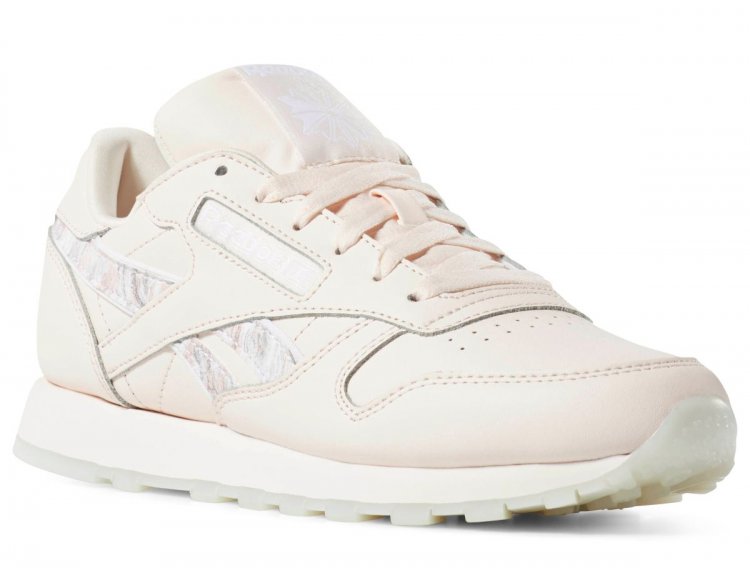 CL LTHR", a classic model that decorates spring and summer in a glossy way
