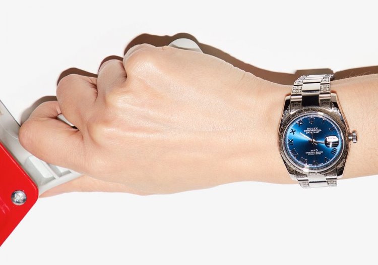 4) "The perfect "luxury watch" to upgrade your status."