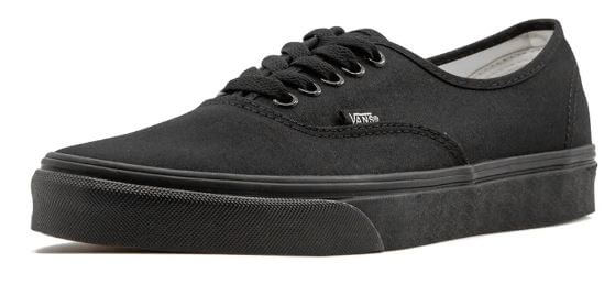 黒バンズ スニーカー コーデ特集 横乗り系の足元でクールにキメたメンズの着こなし紹介 メンズファッションメディア Otokomae ページ 4otokomae 男前研究所 ページ 4