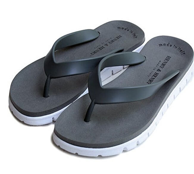 HENRY&HENRY recommended model 10: "RUN" - flip flops with added volume.