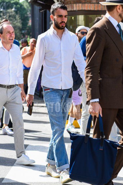 Men's spring/summer coordinate and outfit with plain white shirt, plain light blue denim/jeans, and white low-cut sneakers.