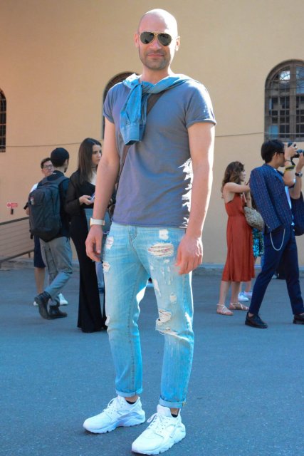 Men's early summer coordinate (3): On days when there is a temperature difference between daytime and after dark, we recommend wearing a cardigan over the shoulders, which can also be used as an outer layer!