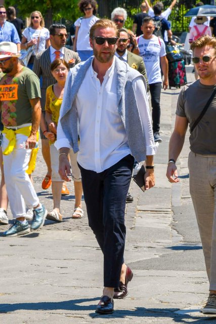Men's early summer coordinate (3): On days when there is a temperature difference between daytime and after dark, we recommend wearing a cardigan over the shoulders, which can also be used as an outer layer!
