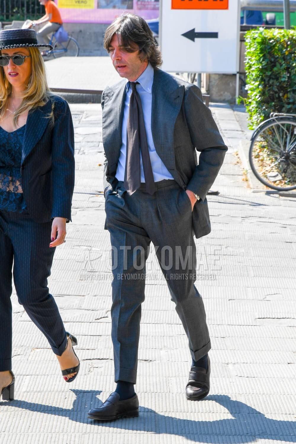 スーツ 青シャツ 着こなし特集 Vゾーンを爽やかに仕上げたメンズコーデ おすすめアイテムを紹介 メンズファッションメディア Iicf ページ 5