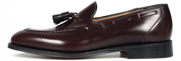 Leather shoes type (3) "Loafers" are essential for casual occasions in spring and summer.