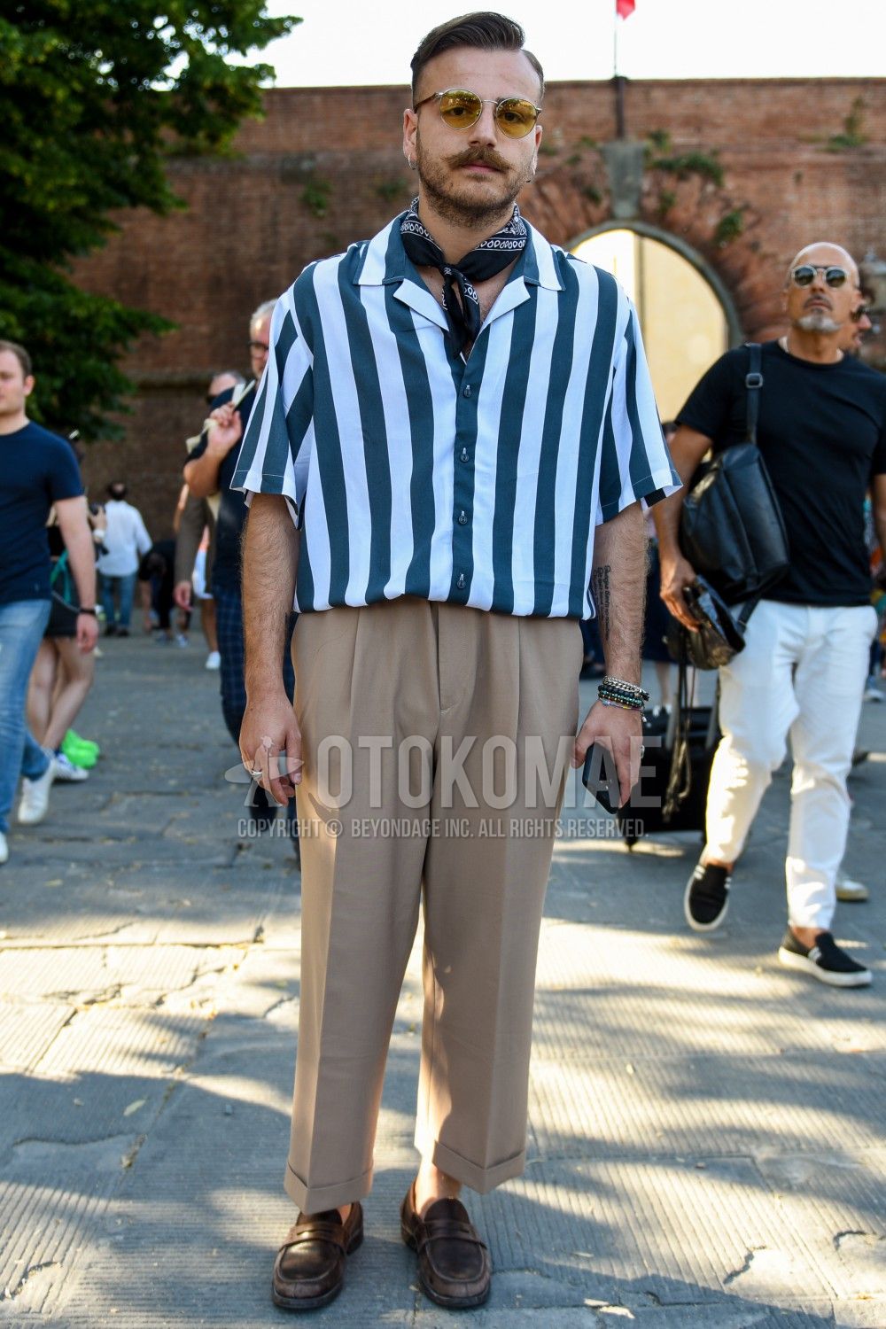 半袖シャツ メンズ コーデ特集 こなれた夏の装い おすすめアイテムを紹介 メンズファッションメディア Otokomaeotokomae 男前研究所