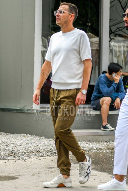 Men's summer coordinate and outfit with plain glasses, plain white T-shirt, plain beige easy pants, plain chinos and white low-cut Ermenegildo Zegna sneakers.