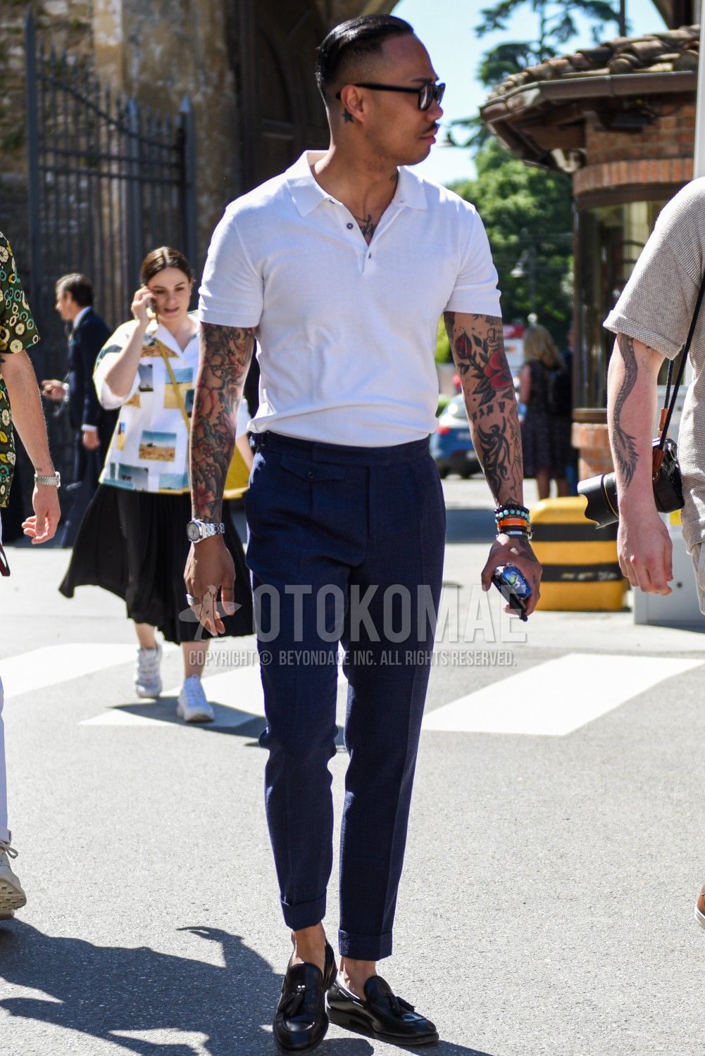 スラックス 夏コーデ メンズ特集 端正なシルエットで印象を整えた男の着こなし アイテムを紹介 メンズファッションメディア Otokomaeotokomae 男前研究所