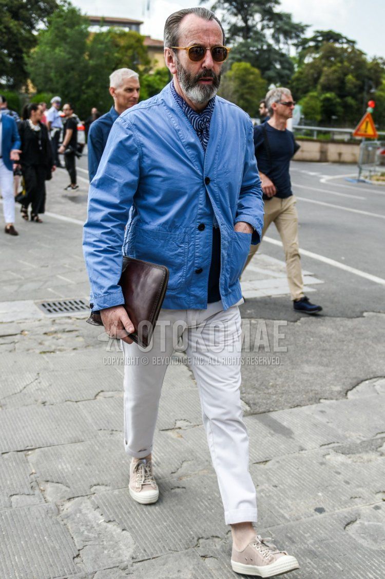 Men's spring/autumn coordinate and outfit with solid beige sunglasses, navy scarf/stall, solid light blue outerwear, solid beige chinos, beige low-cut sneakers, solid brown clutch bag/second bag/drawstring.