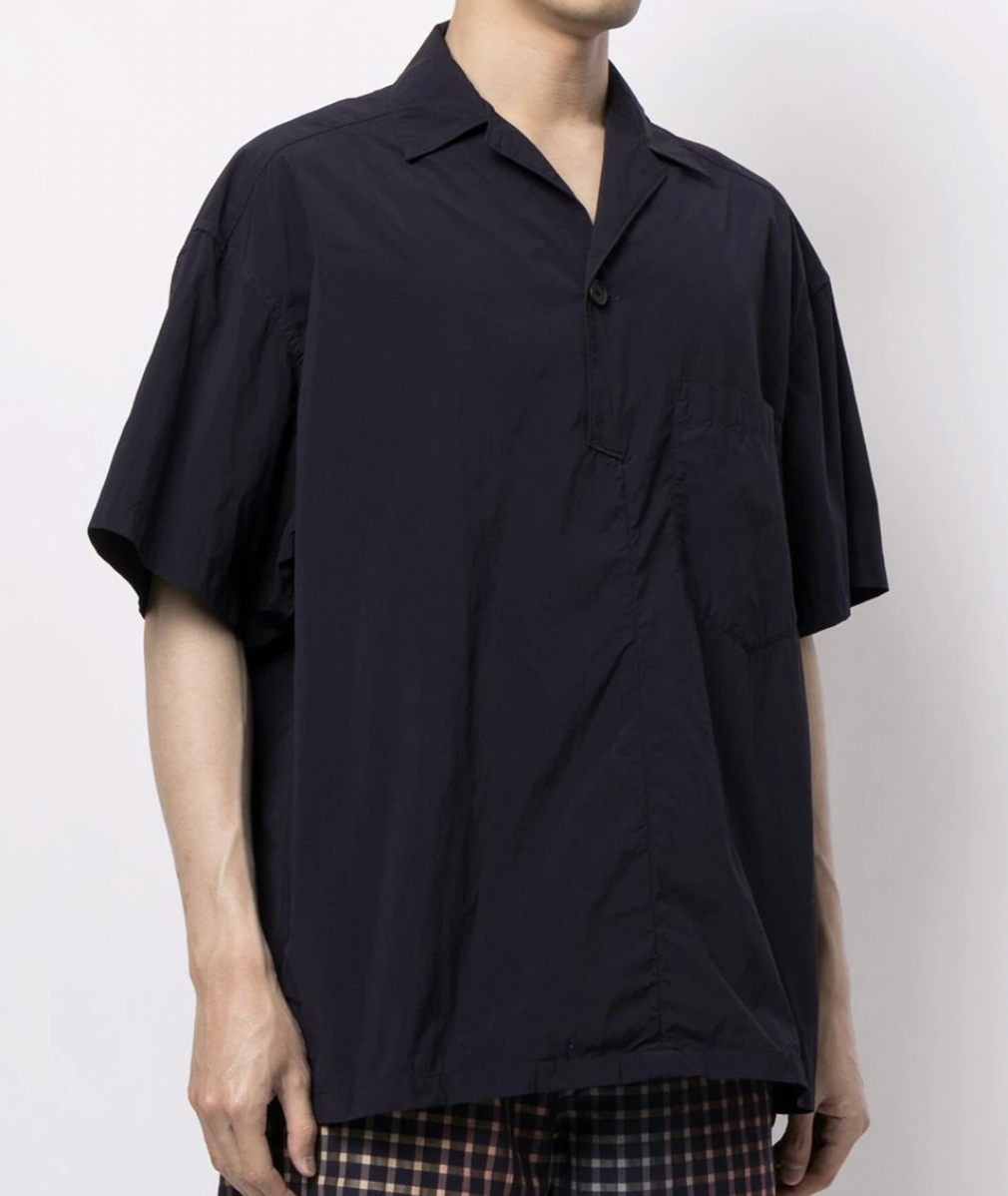 Pick up the oversized open collar shirts you want to wear right