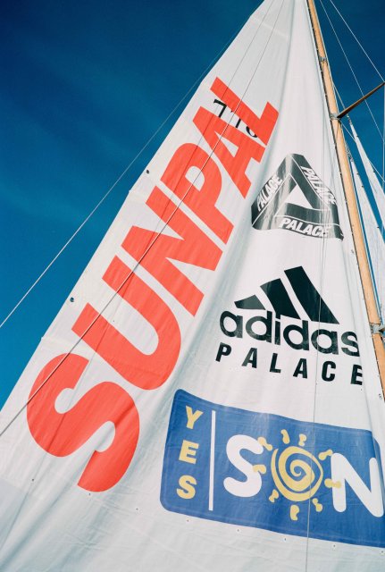 「Palace adidas SUNPAL」は、夏の海と音楽を満喫するスペインのリゾートであるバレアレス諸島の夏をオマージュしたコレクション！