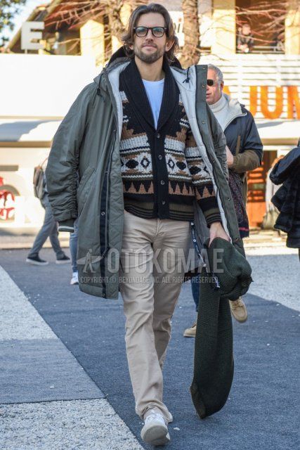 Men's fall/winter coordinate and outfit with plain black glasses, plain gray hooded coat, black top/inner cardigan, plain white t-shirt, plain beige chinos, and white low-cut sneakers.