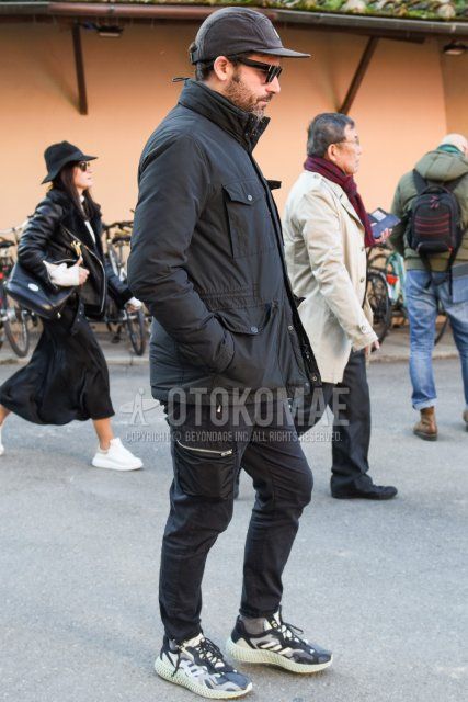 Men's fall/winter coordinate and outfit with gray one-pointed jet cap, solid black sunglasses, solid gray M-65, dark gray solid cargo pants, solid gray socks, and gray low-cut sneakers.