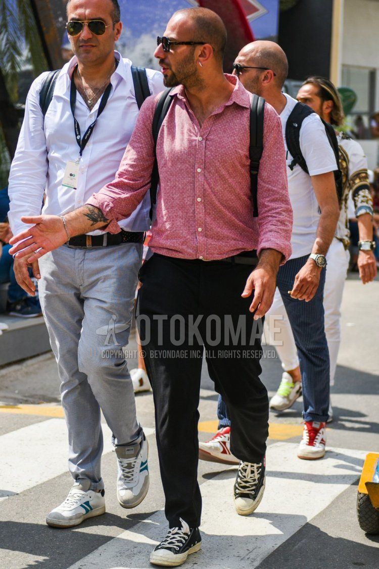 黒スニーカー メンズコーデ特集 アーバンシックにキメた着こなし 注目アイテム紹介 メンズファッションメディア Faoswalim ページ 3