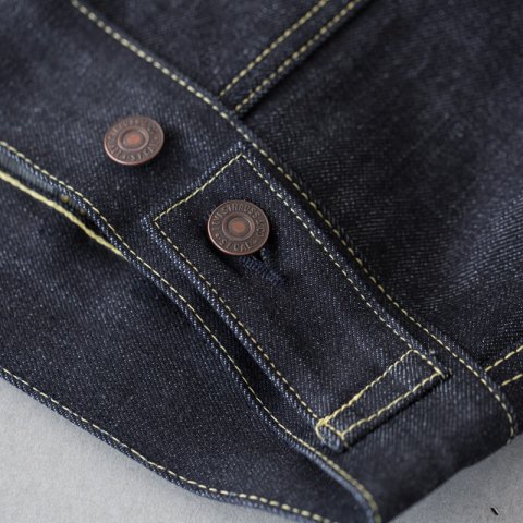 Feature of the 3rd/4th type denim jacket (2) "Both chest pockets and side adjuster specifications that follow the 2nd type design."