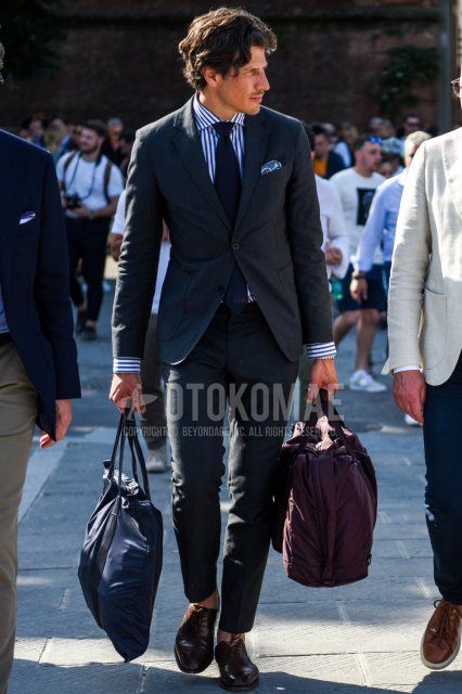 Men's spring, summer, and fall outfits with white and navy striped shirts, brown brogue shoes leather shoes, purple solid color Boston bag, dark gray solid color suit, and navy solid color tie.