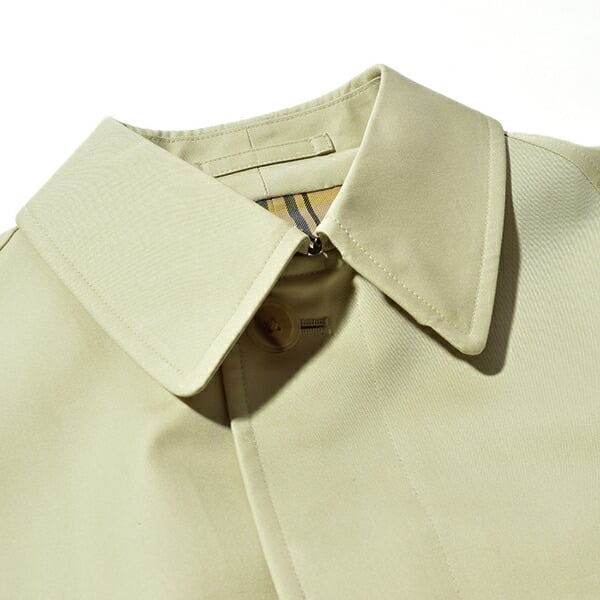 ステンカラーコートの特徴①「シャツのような折り返しのシンプルな一枚衿」