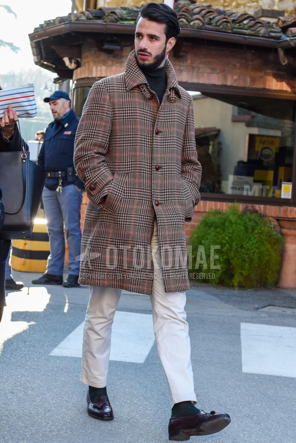 ステンカラーコート コーデ メンズ特集 クラシックな秋冬アウターを洒脱に着こなした注目スナップ おすすめアイテムを紹介 メンズファッションメディア Otokomae ページ 5otokomae 男前研究所 ページ 5