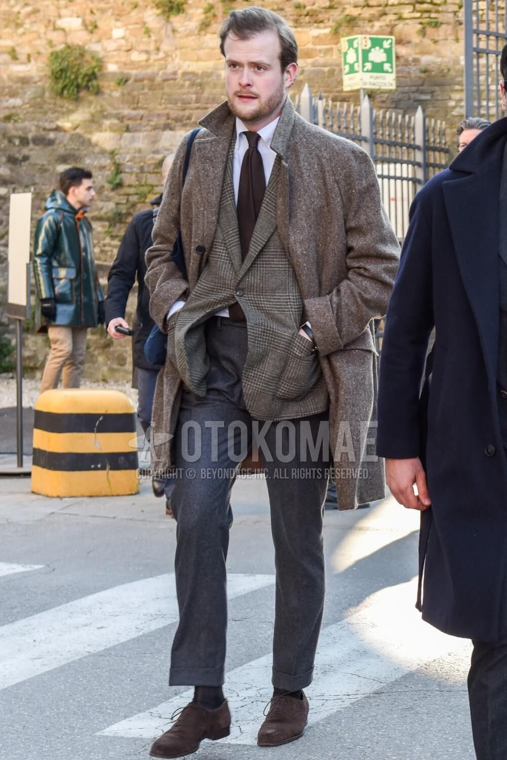 グレーパンツ コーデ メンズ特集 着回し力バツグンの万能アイテムを使った着こなし おすすめアイテムを紹介 メンズファッションメディア Apgs Nsw ページ 6apgs Nsw 男前研究所 ページ 6