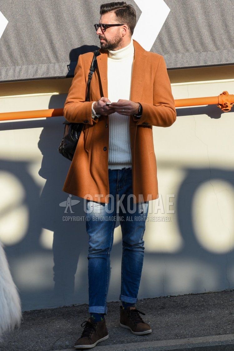 Men's fall/winter coordinate and outfit with plain black sunglasses from Boston, plain brown chester coat, plain white turtleneck knit, plain blue damaged jeans, blue socks socks, and brown low-cut sneakers.