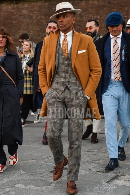Men's fall/winter coordinate and outfit with plain beige hat, plain beige chester coat, plain white shirt, brown tassel loafer leather shoes, gray checked three-piece suit, and orange tie tie.