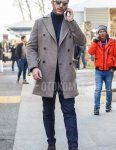 Men's fall/winter coordinate and outfit with plain beige sunglasses, plain beige Ulster coat, plain gray turtleneck knit, suede gray side gore boots, and plain gray suit.