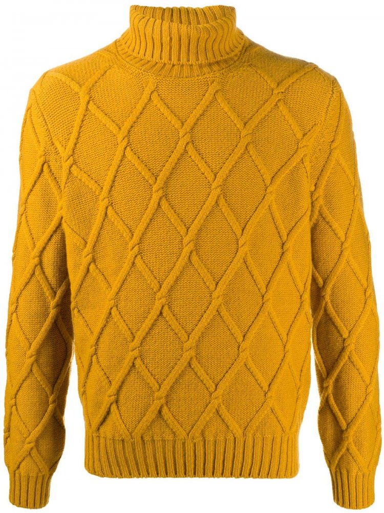 Mustard," which gives a subdued impression among yellow colors, is a safe choice! Tagliatore Turtleneck Argyle Sweater