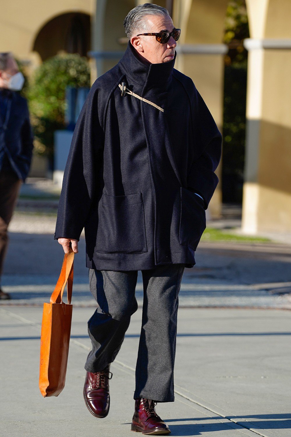 グレーパンツ コーデ特集 着回し力バツグンの万能アイテムを使ったメンズの着こなしを紹介 メンズファッションメディア Otokomae 男前研究所