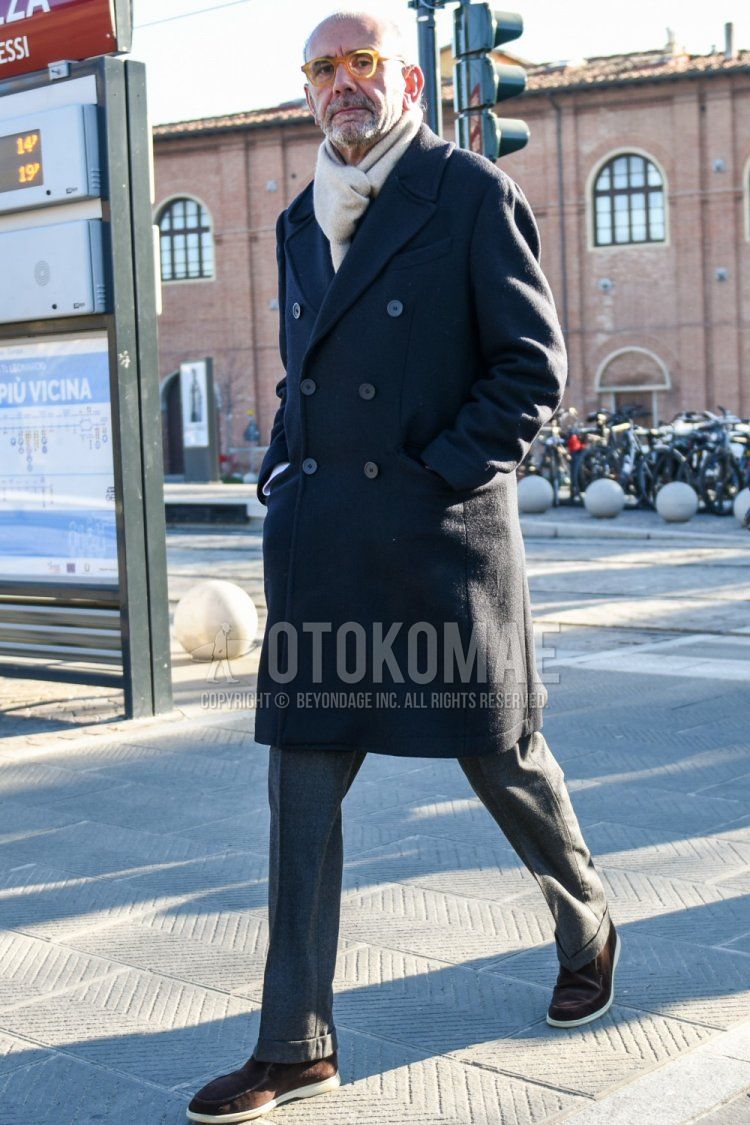 Men's fall/winter coordinate and outfit with solid beige glasses, solid beige scarf/stall, solid dark gray chester coat, solid gray slacks, and brown high-cut sneakers.