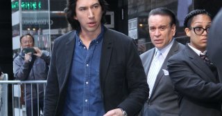 セレブメンズのアダム・ドライバー氏が実践！ジャケットの着こなしにエア ジョーダンを合わせるテクとは？