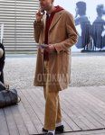 Men's fall/winter coordinate and outfit with plain gray baseball cap, plain beige chester coat, plain red hoodie, plain beige winter pants (corduroy,velour), plain beige ankle pants, plain white socks, black coin loafer leather shoes.